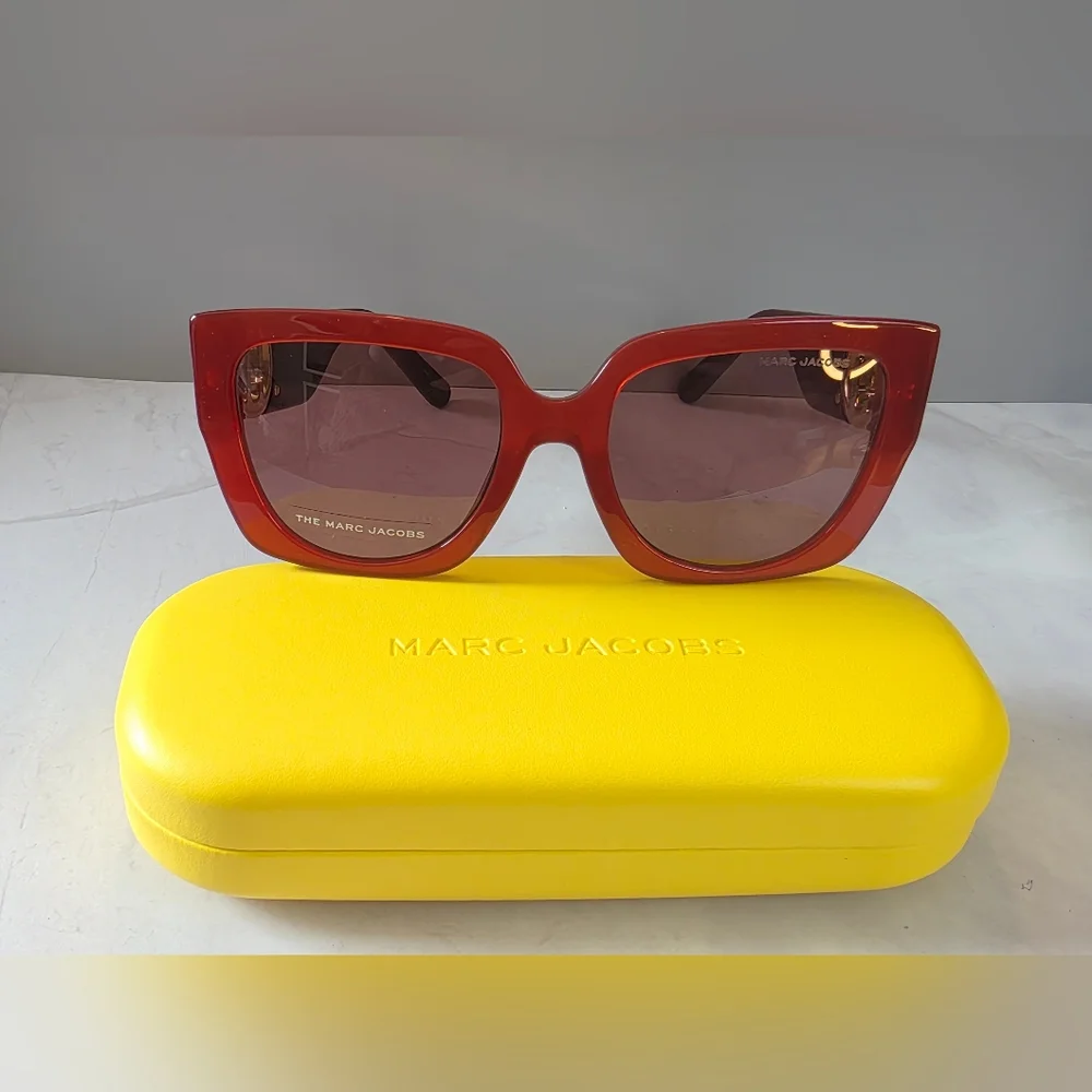 MARC JACOBS Red Oversized Cat-Eye Sunglasses - Picture 2 of 4